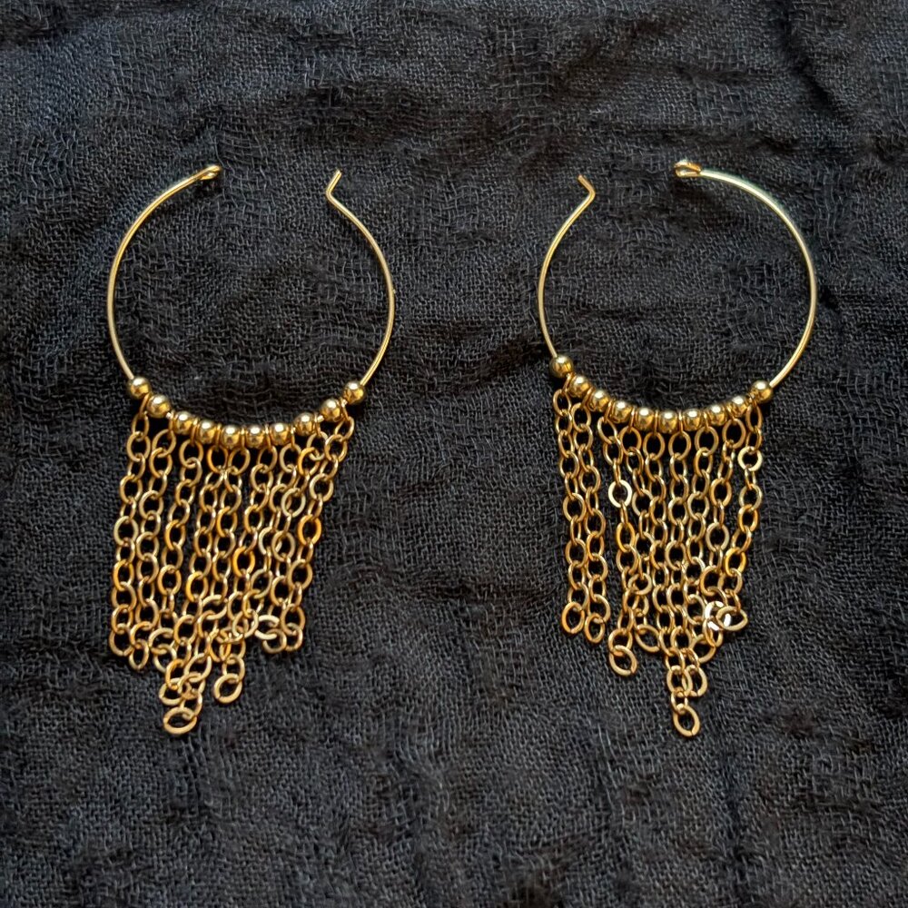 Gold-Plaited Hoop Earrings with Shimmering Chain-Mail Detail